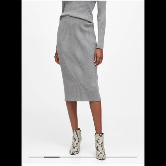 En Creme Dresses & Skirts - Gorgeous En Creme Sweater Pencil Skirt
